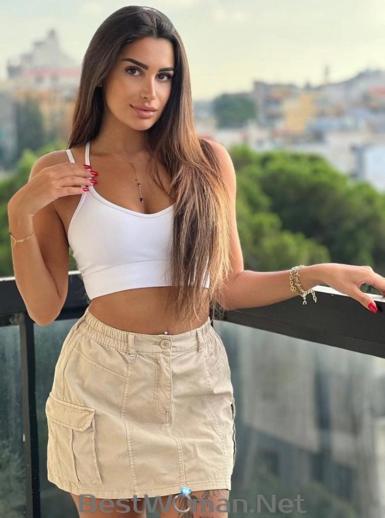 sexy Lebanese woman